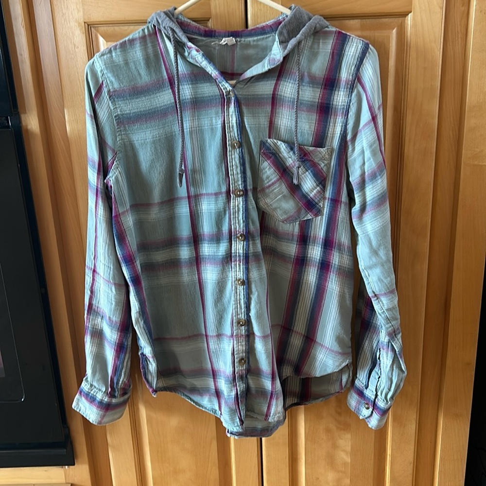Cute blouse/hoody light weight button up Mudd size medium. Non smoking home.